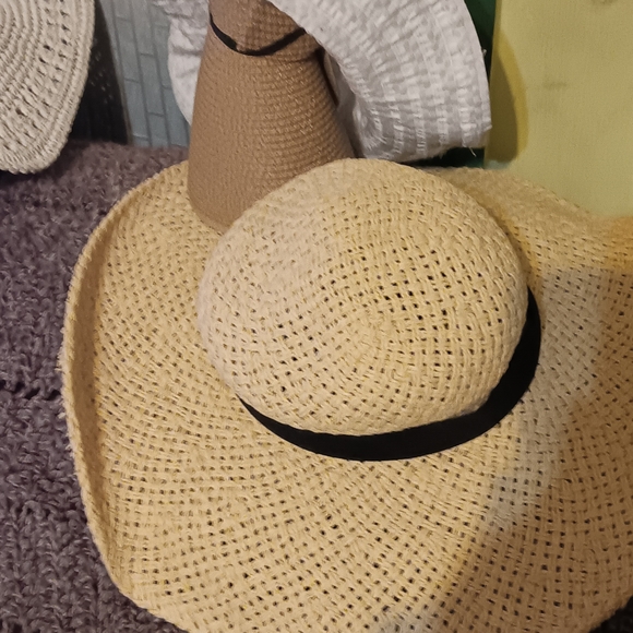 Stylish (6) Crochet Sun Hats Bundle - Picture 8 of 13